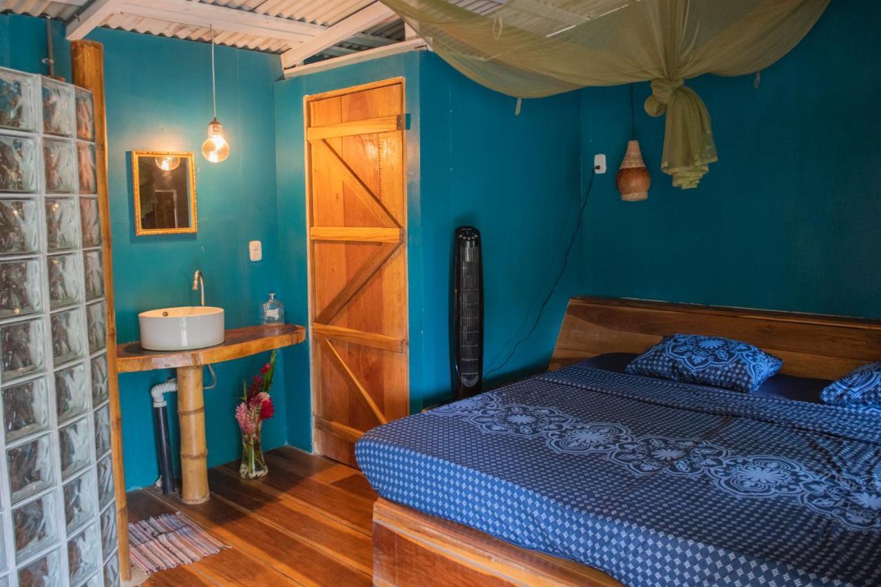 Hostel Roots Family Puerto Viejo de Talamanca Zewnętrze zdjęcie