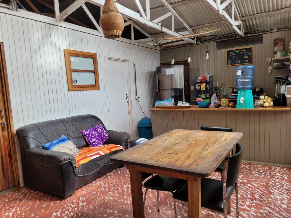 Hostel Roots Family Puerto Viejo de Talamanca Zewnętrze zdjęcie
